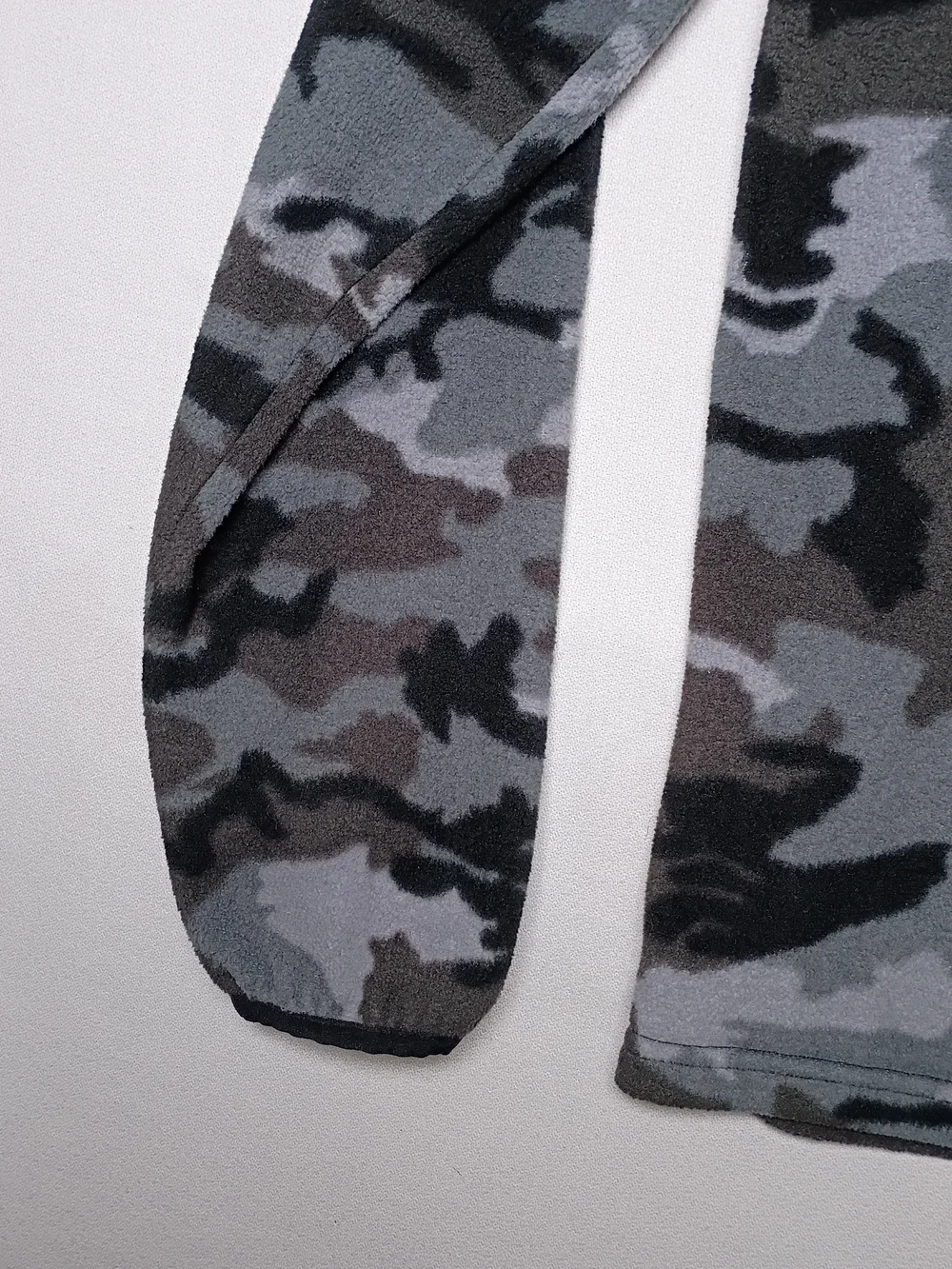 Under Armour Youth Pullover 1/4 Zip Fleece Camouflage Large Gray